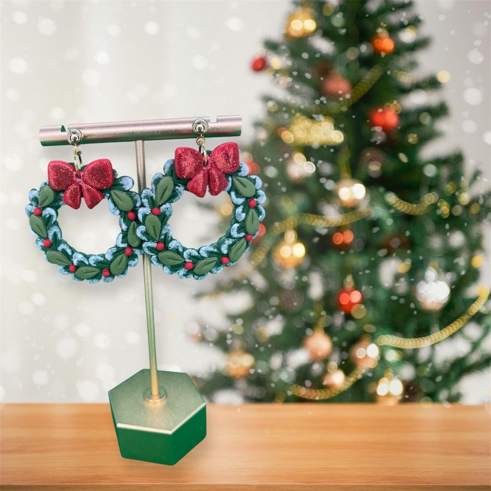 Christmas Wreath Earrings | Holiday Earrings | Wreath Earrin...