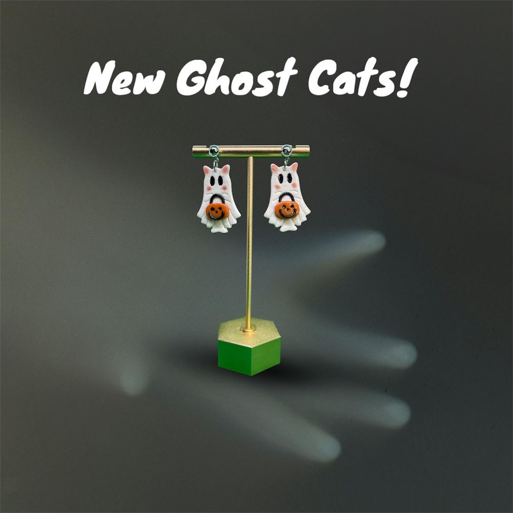 Ghost Cat Dangle Earrings | Fall | Halloween | Dangle Earrin...